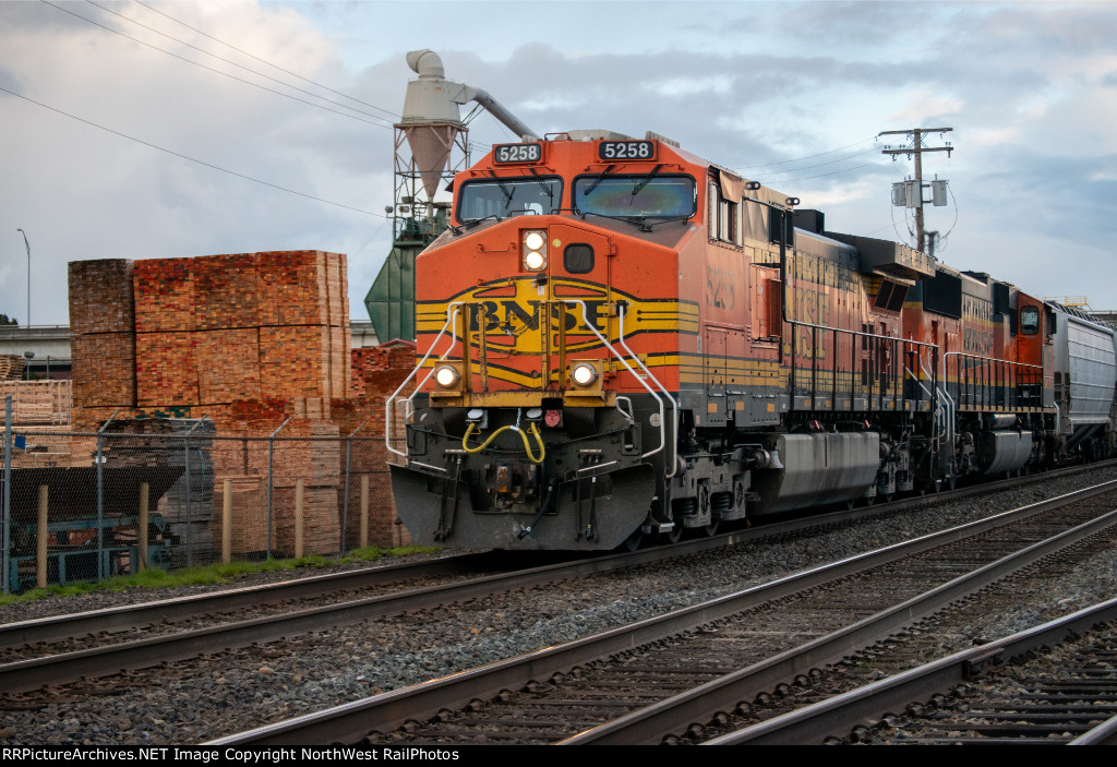 BNSF 5258